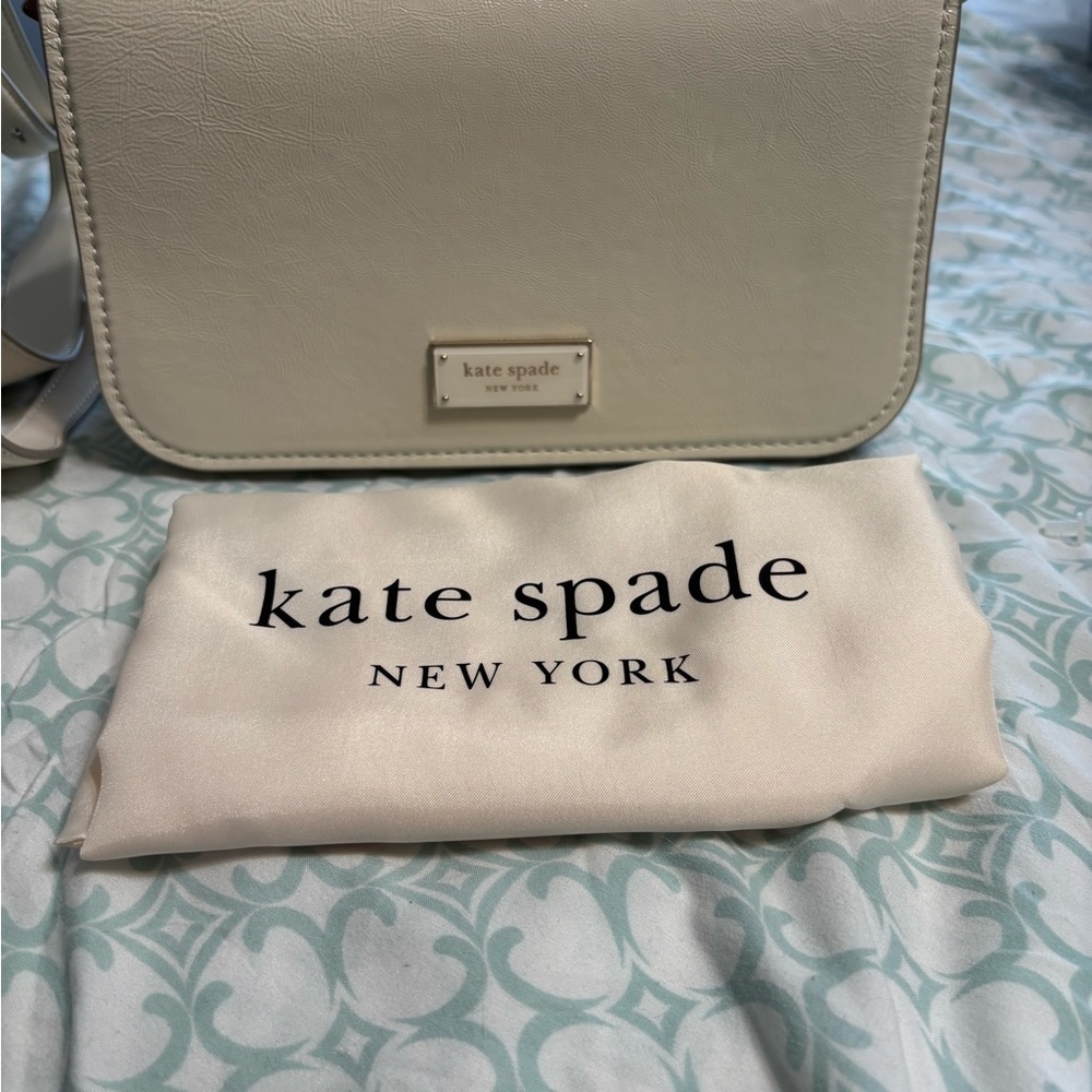 Kate Spade Ivory Leather Crossbody Bag Minimalist Neutral - Picture 2 of 6